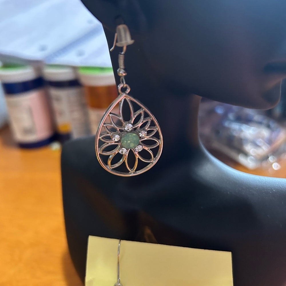 3/$30 Paparazzi Dangle Earring - Picture 2 of 3